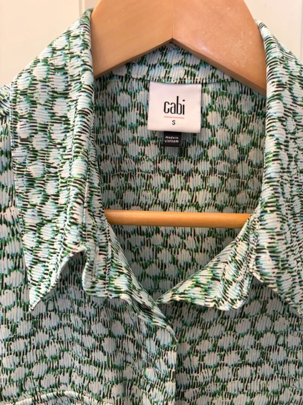 🩷 CAbi Shimmer Top, Sz S - Any 3 🩷CAbi tops for $45!!! - Picture 3 of 5